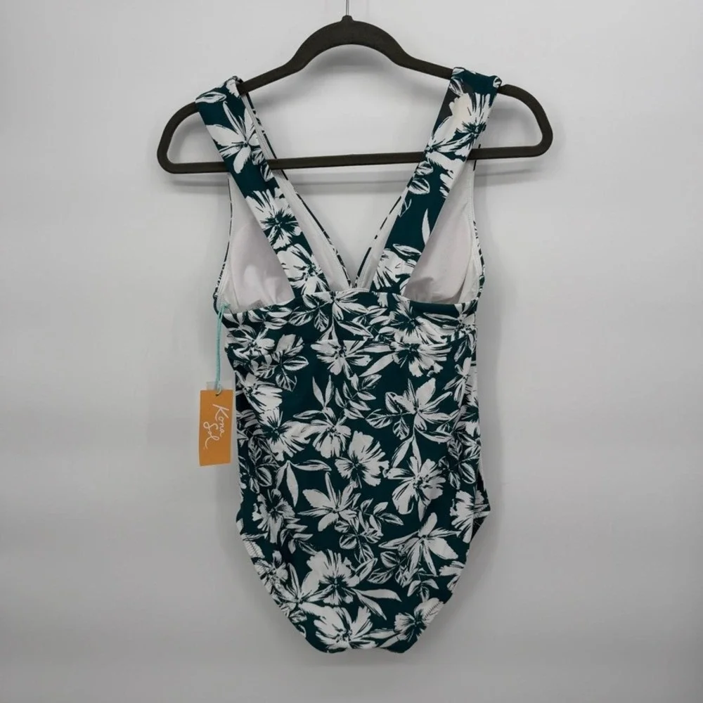 Kona Sol swimsuit stretch bust